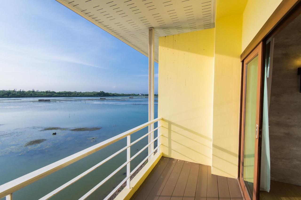 Baan Talay See Cream Resort Samut Songkhram Экстерьер фото
