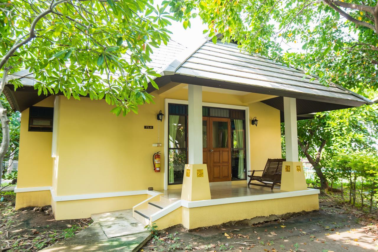 Baan Talay See Cream Resort Samut Songkhram Экстерьер фото