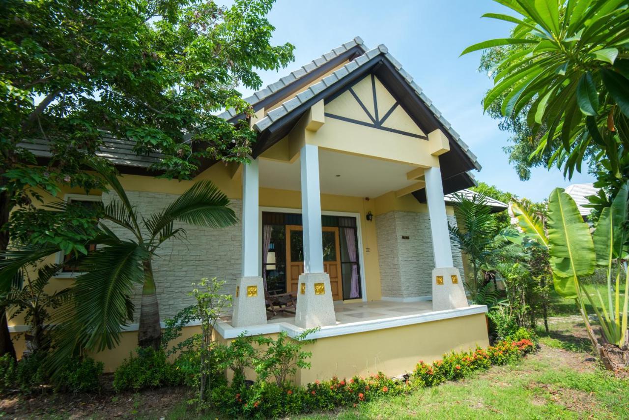 Baan Talay See Cream Resort Samut Songkhram Экстерьер фото